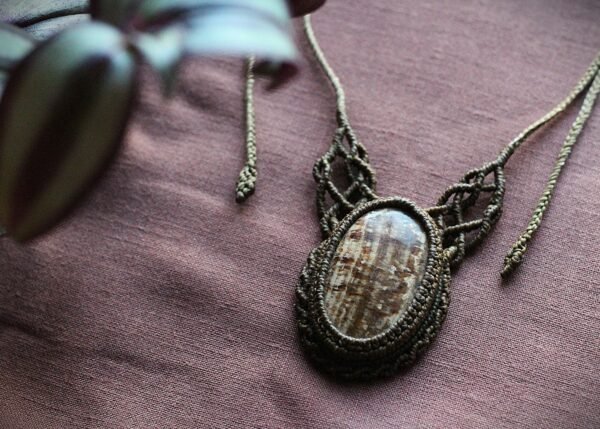 AR2 Collier · Macramé & Aragonite