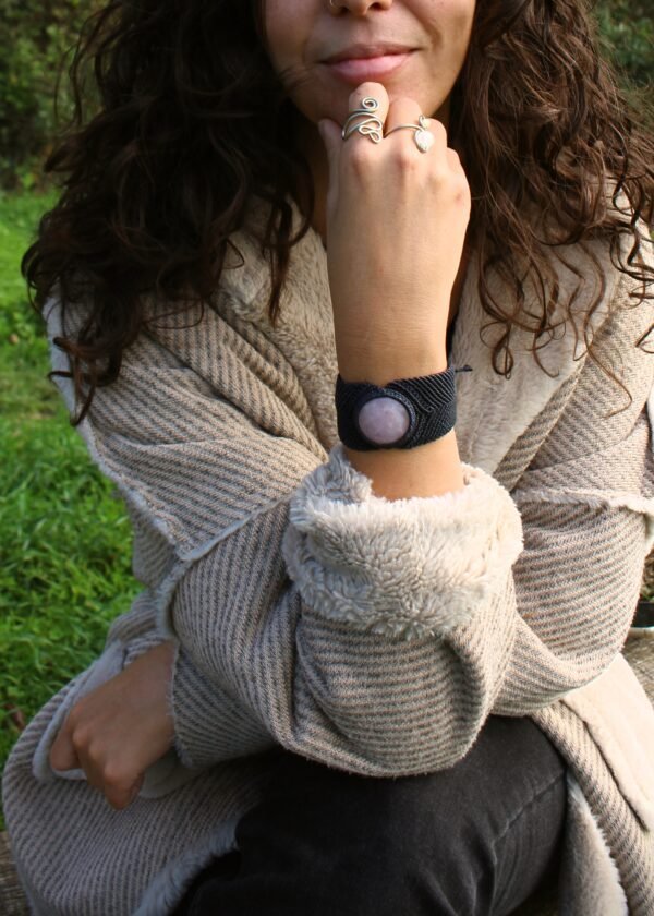 Bracelet · Macramé & Quartz rose