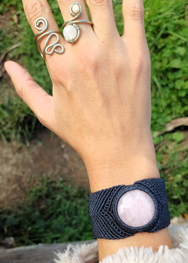 Bracelet · Macramé & Quartz rose