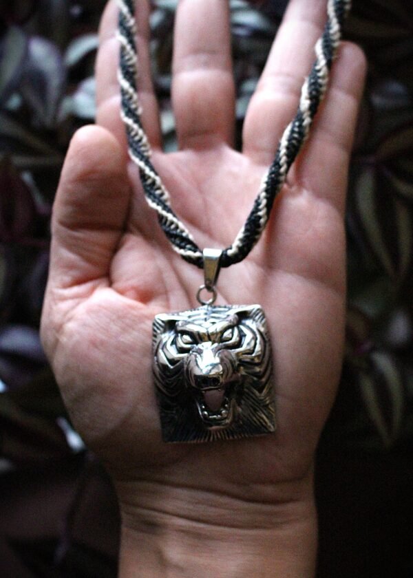 TIGRE 2 Collier · Macramé, Chanvre & Tigre en acier