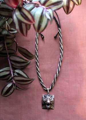 Collier · Macramé, Chanvre & Tigre en acier